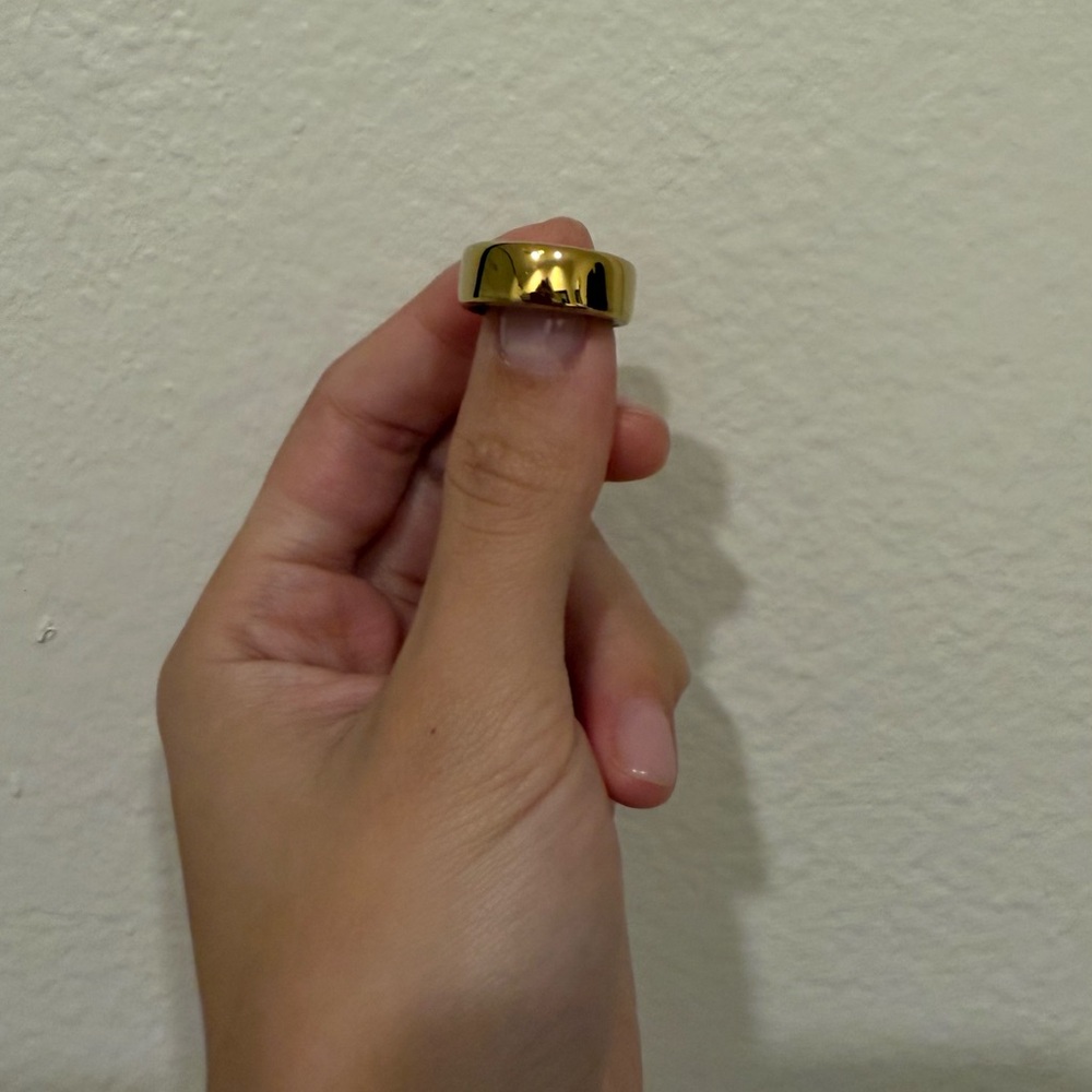 Oura ring gen 3 size 6 in gold